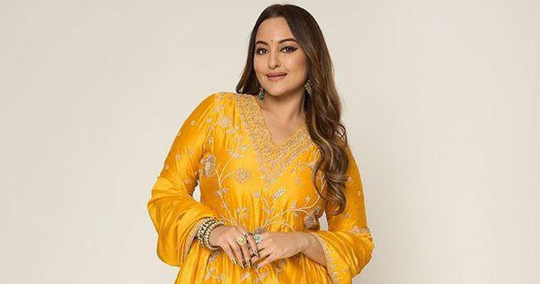 বিয়ের এক বছর পার, মাতৃত্বের জল্পনা নিয়ে মুখ খুললেন সোনাক্ষী