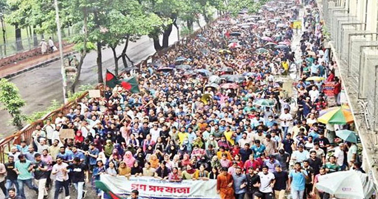 বিক্ষোভে উত্তাল ছিল ক্যাম্পাস