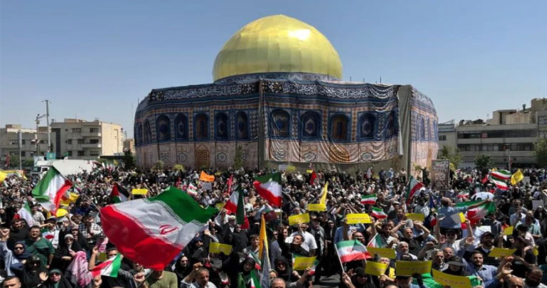 ইরানের রাস্তায় লাখো মানুষের ঢল, দেখুন ছবিতে